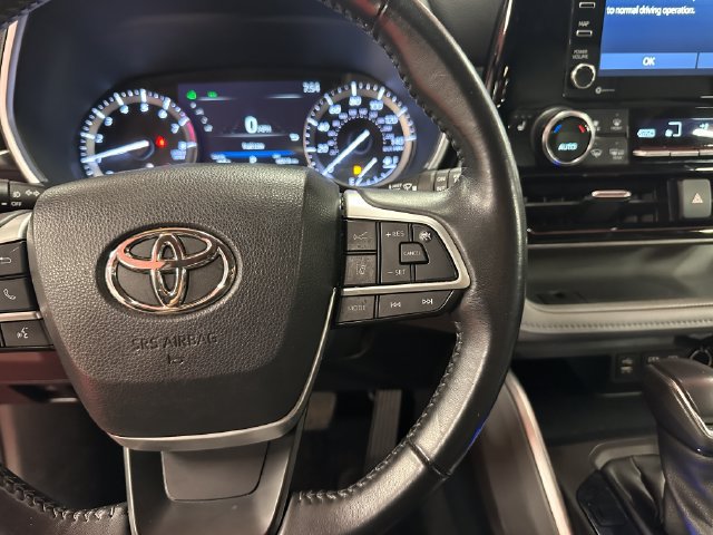 Used 2022 Toyota Highlander XLE AWD/4WD image 21
