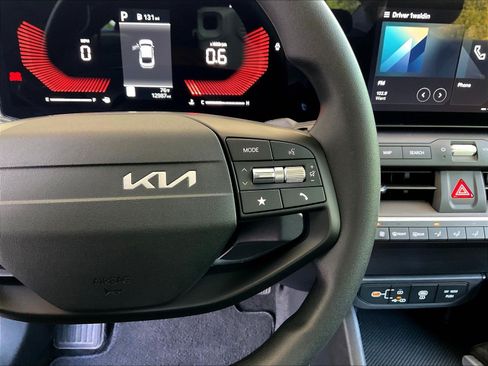 Used 2025 Kia K4 FWD image 12