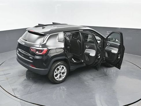 Used 2025 Jeep Compass Latitude AWD/4WD image 25
