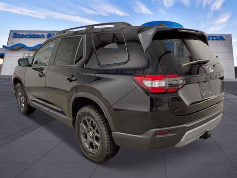 New 2025 Honda Pilot TrailSport image 3