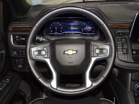 Used 2024 Chevrolet Suburban Premier image 25