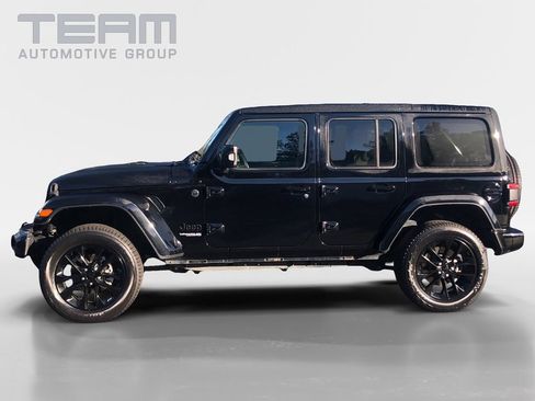 Used 2022 Jeep Wrangler Unlimited Sahara AWD/4WD image 4