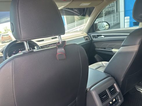 Used 2021 Volkswagen Atlas SEL Premium image 17