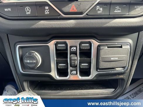 Used 2025 Jeep Wrangler Unlimited Sahara w/ Safety Group AWD/4WD image 37