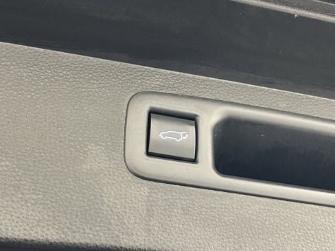 Used 2021 Toyota Highlander XLE image 27