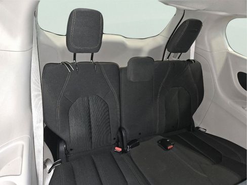 Used 2019 Chrysler Pacifica L FWD image 35