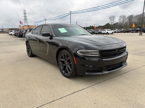 Used 2020 Dodge Charger SXT w/ Blacktop Package image 4