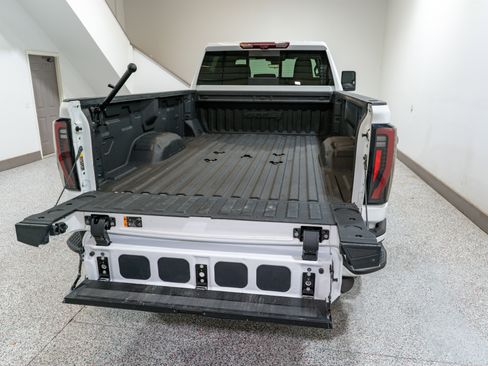 Used 2024 GMC Sierra 2500 AT4 w/ AT4 Premium Plus Package image 11