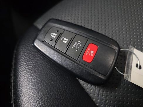 Used 2023 Toyota Highlander L image 34