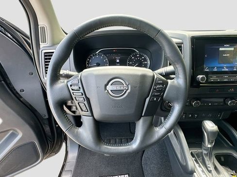 Used 2022 Nissan Frontier SV AWD/4WD image 12