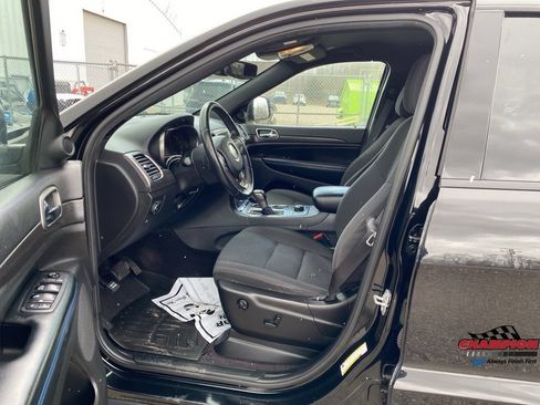 Used 2018 Jeep Grand Cherokee Laredo AWD/4WD image 15