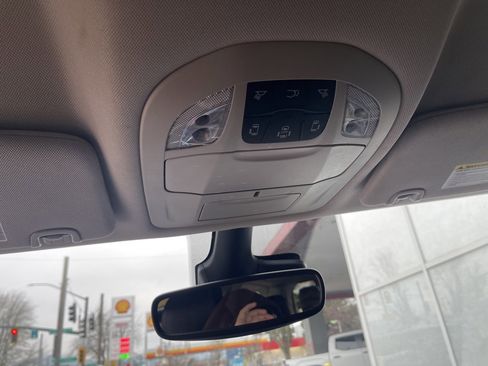 Used 2024 Chrysler Pacifica Touring-L image 60