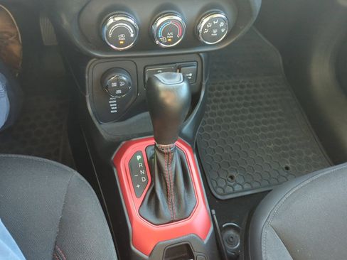 Used 2015 Jeep Renegade Trailhawk AWD/4WD image 13
