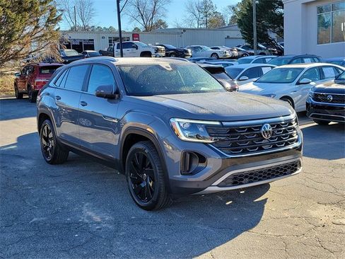 Certified 2024 Volkswagen Atlas Cross Sport SE w/ Panoramic Sunroof Package image 3