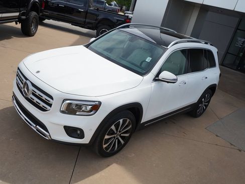Used 2023 Mercedes-Benz GLB 250 4MATIC image 14