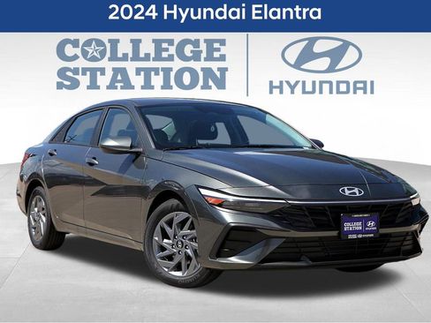 Used 2024 Hyundai Elantra SEL FWD image 1