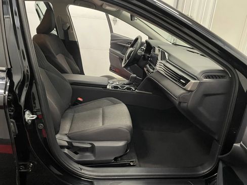 Used 2025 Toyota Camry LE FWD image 41