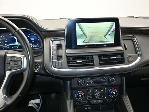 Used 2023 Chevrolet Suburban Premier image 17