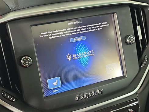 Used 2015 Maserati Ghibli RWD image 17