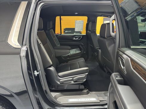 Used 2024 Chevrolet Suburban Premier image 21