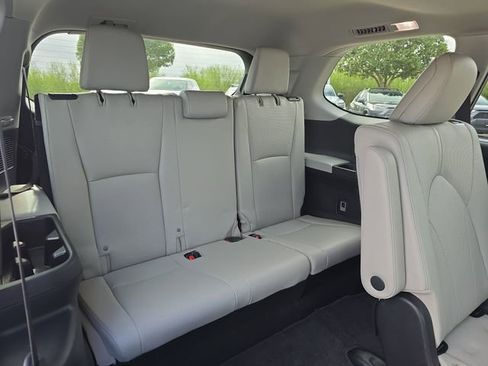 Used 2024 Toyota Grand Highlander FWD image 13