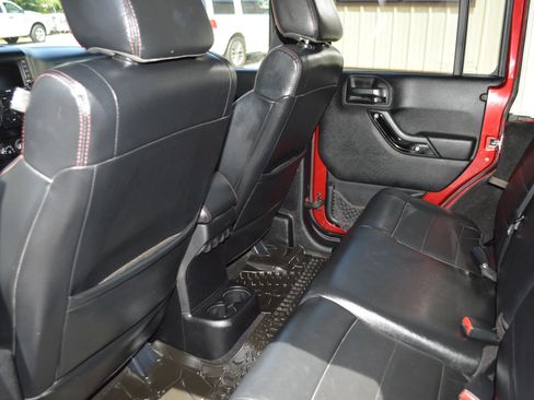 Used 2012 Jeep Wrangler Unlimited Sahara AWD/4WD image 19