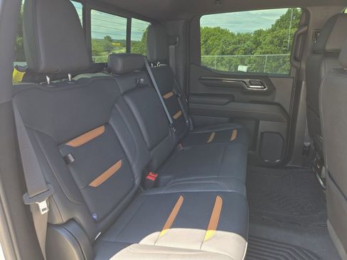 Used 2024 GMC Sierra 1500 AT4 w/ AT4 Premium Package AWD/4WD image 30