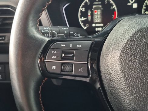 Used 2025 Honda Pilot TrailSport image 17