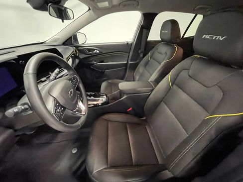 Used 2024 Chevrolet Trax ACTIV w/ Driver Confidence Package FWD image 3