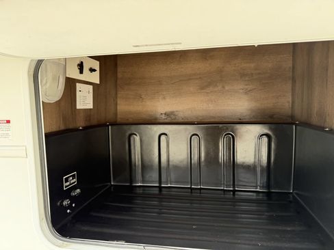 Used 2018 Ford E-450 and Econoline 450 Super Duty w/ Motorhome Prep Package RWD image 11