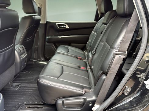 Used 2017 Nissan Pathfinder Platinum AWD/4WD image 15