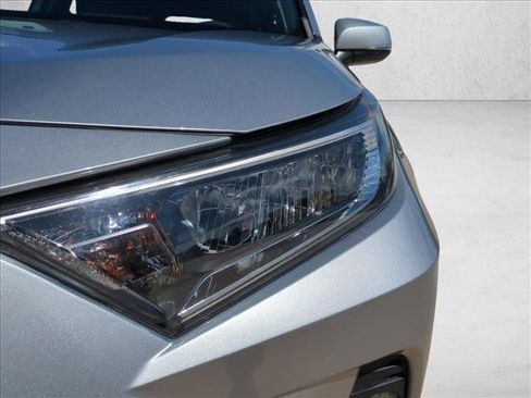 Used 2021 Toyota RAV4 XLE FWD image 9
