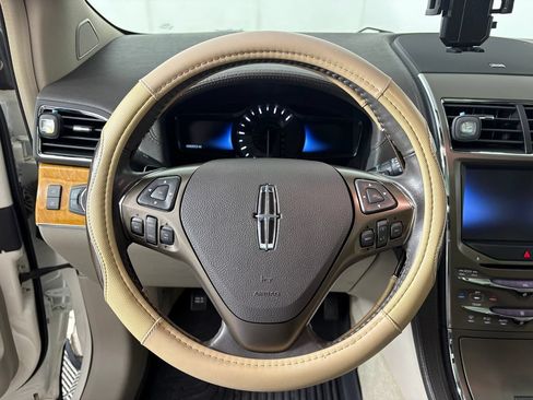 Used 2013 Lincoln MKX FWD image 15