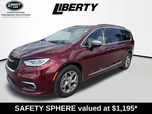 Used 2023 Chrysler Pacifica Limited w/ Uconnect Theater Family Group FWD image 3