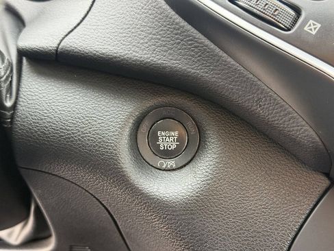 Used 2019 Jeep Cherokee Latitude Plus w/ Cold Weather Group AWD/4WD image 23