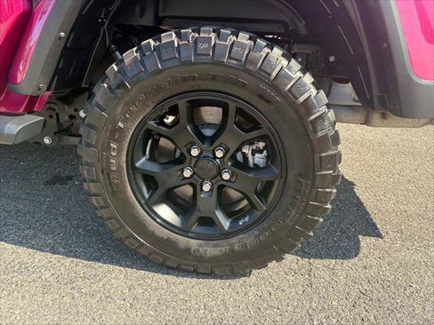 Certified 2024 Jeep Gladiator Sport AWD/4WD image 10