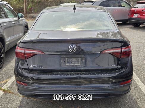 Used 2022 Volkswagen Jetta SE w/ Panoramic Sunroof Package image 5