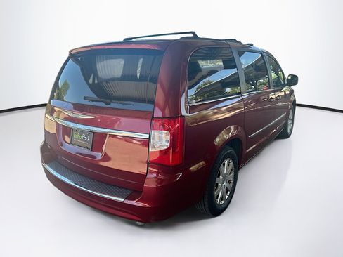 Used 2013 Chrysler Town & Country Touring FWD image 9
