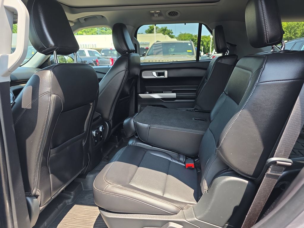 Certified 2022 Ford Explorer Limited w/ Equipment Group 301A AWD/4WD image 17