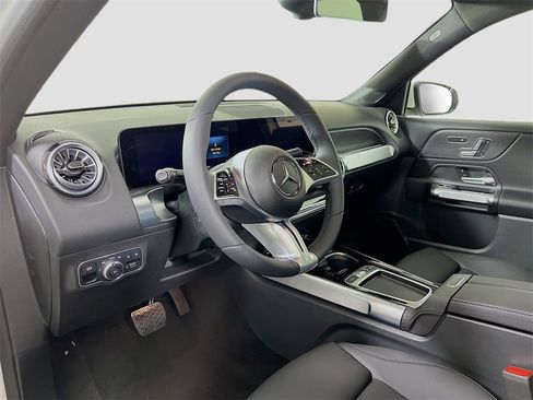 New 2026 Mercedes-Benz GLB 250 4MATIC image 10