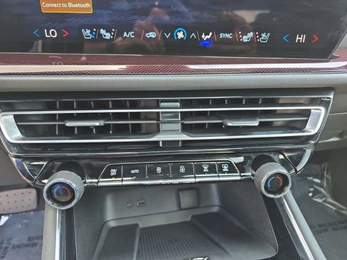 Used 2024 Chevrolet Traverse RS image 23