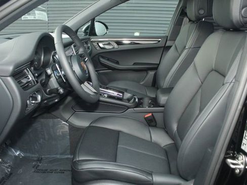 New 2026 Porsche Macan Base image 5