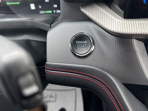 Used 2025 Ford Explorer ST-Line w/ ST-Line Street Pack image 25