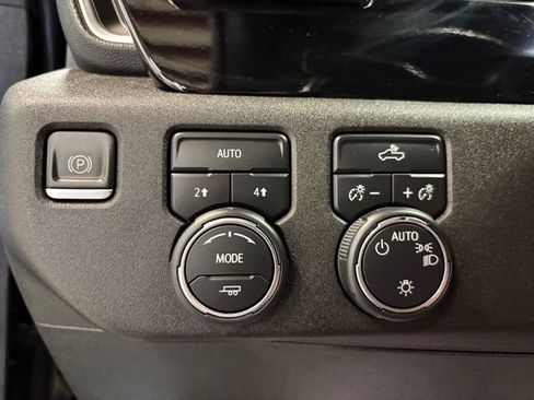 Used 2022 Chevrolet Silverado 1500 LT AWD/4WD image 23