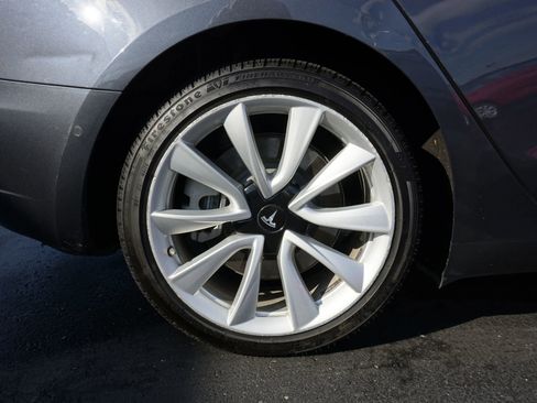 Used 2018 Tesla Model 3 Long Range image 33