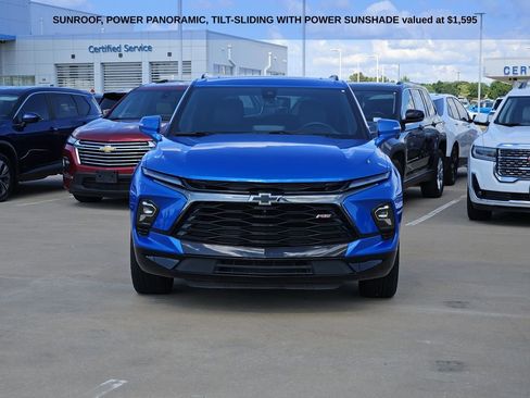 Used 2025 Chevrolet Blazer RS w/ Driver Confidence II Package FWD image 3
