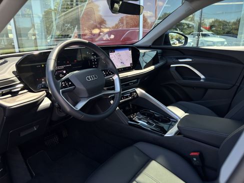 Certified 2025 Audi Q5 Premium w/ Convenience Package AWD/4WD image 4
