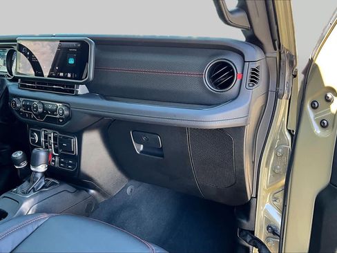 Used 2025 Jeep Wrangler Unlimited Rubicon w/ Convenience Group AWD/4WD image 19