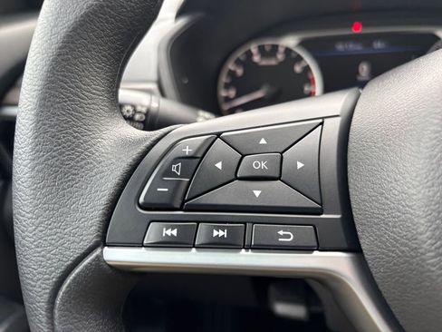 Used 2025 Nissan Altima 2.5 SV image 18