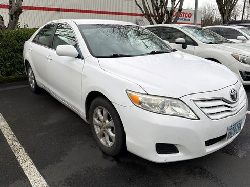 Used 2011 Toyota Camry image 2